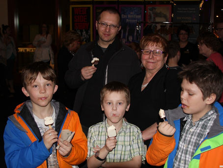 Teatr Alice through the looking glass