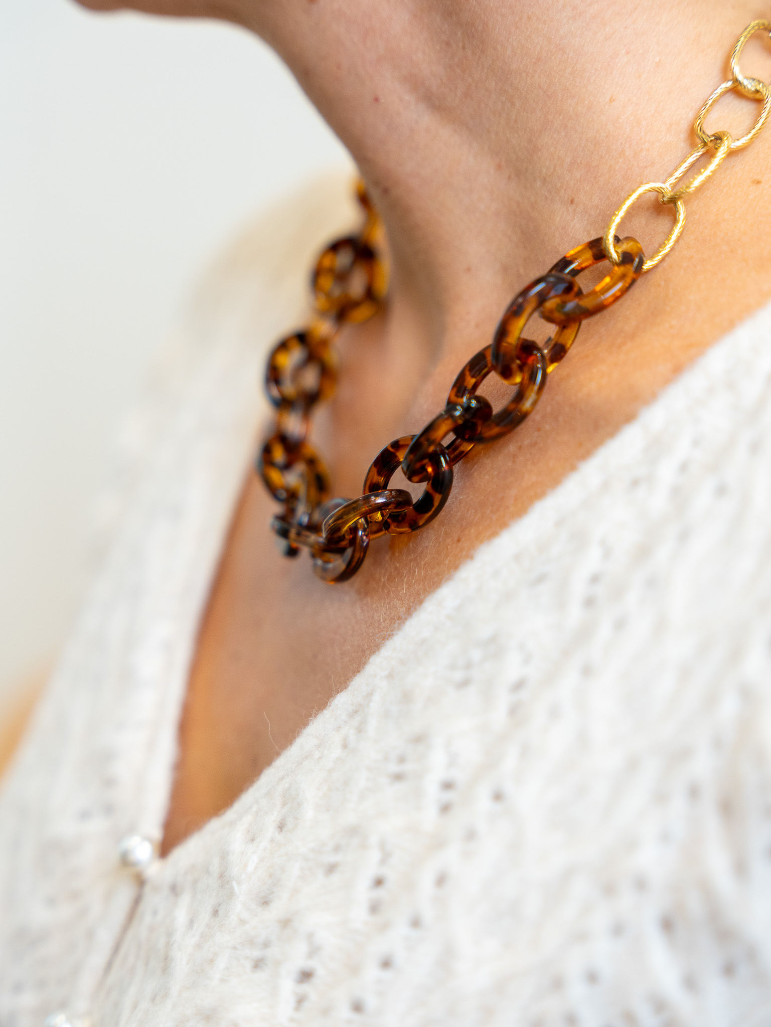 PAULO -- Collier doré résine