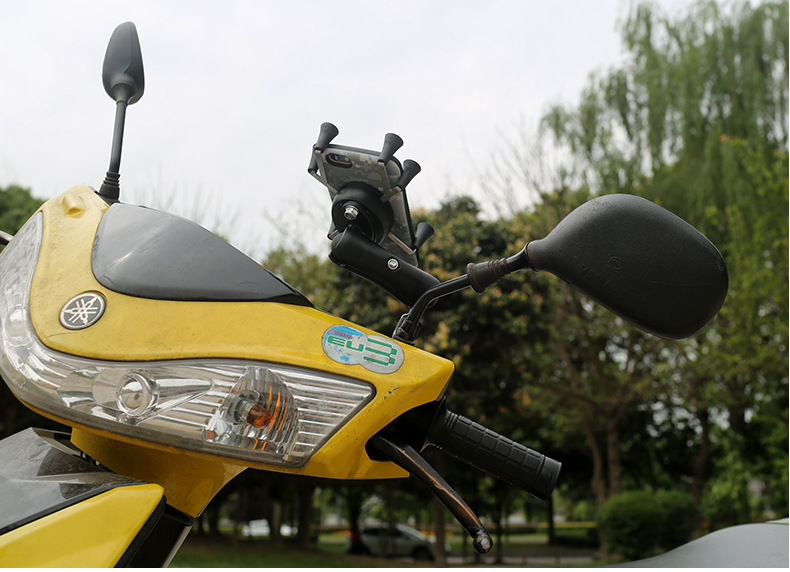 Miniatura: Universal Anti-Theft Phone Holder for Motorcycles & Bikes