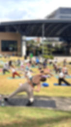 Val liderando clases en Centro Comercial Aleste para CulturaBarre Studio