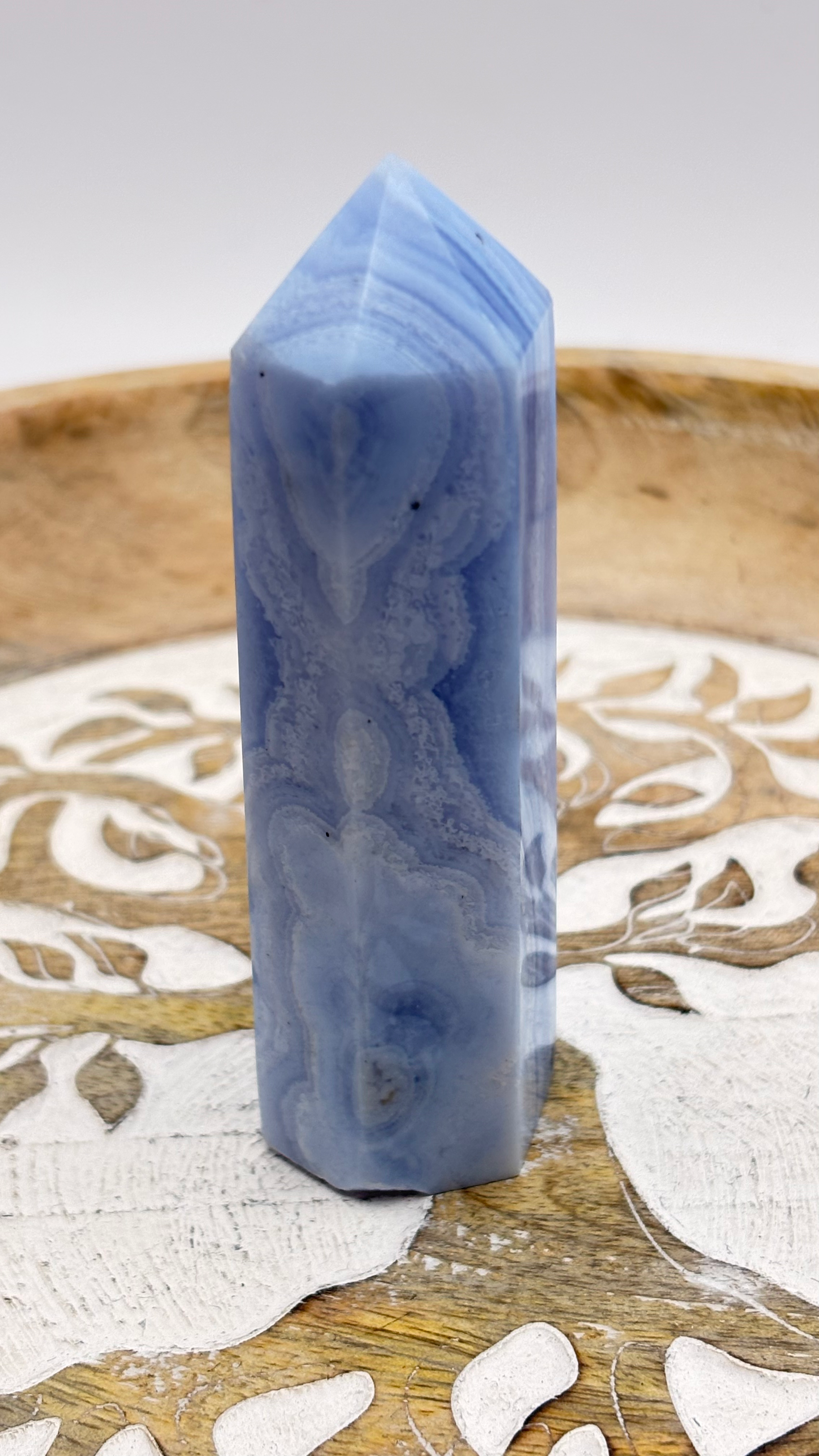 Pointe polie calcédoine bleue Namibie 80 à 90g