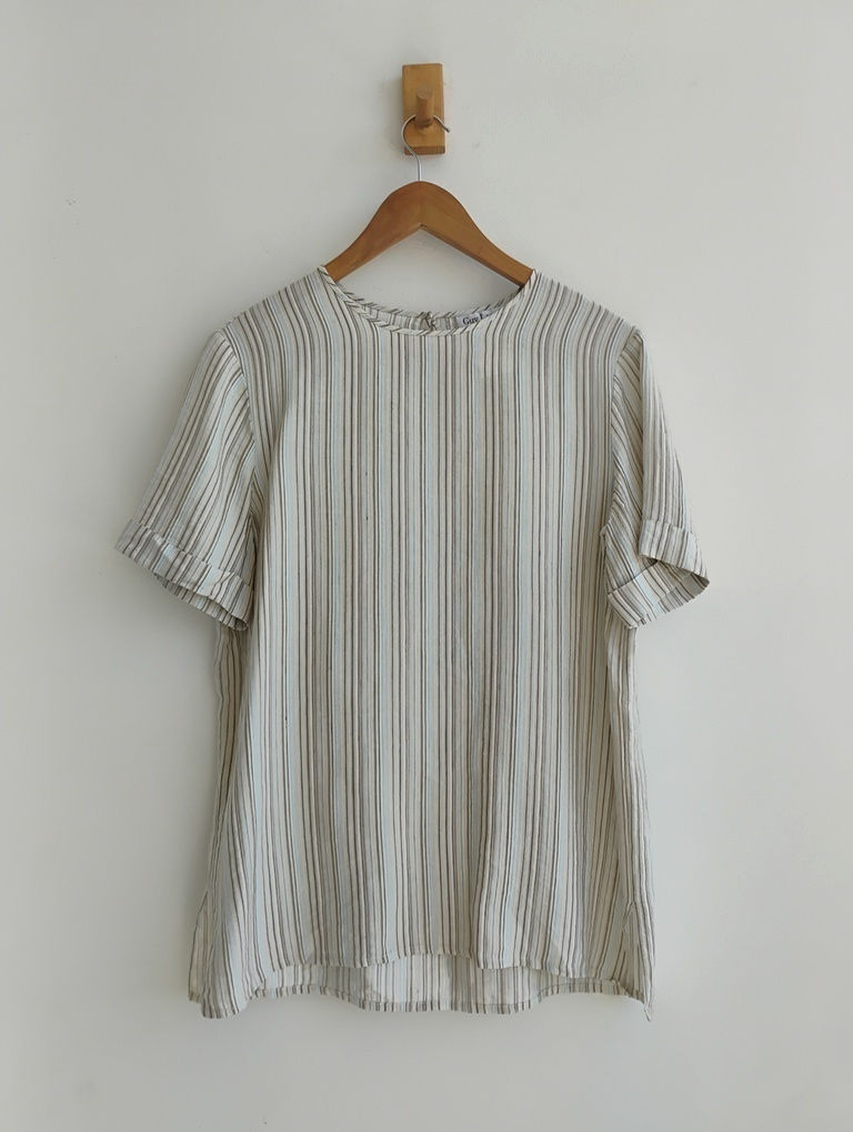 T-shirt listrada em tons de bege Guy Laroche - 42