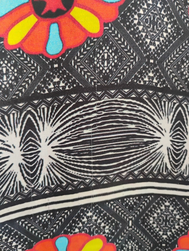 Miniature : T-shirt em cetim estampa tribal preta Linda de Morrer - G