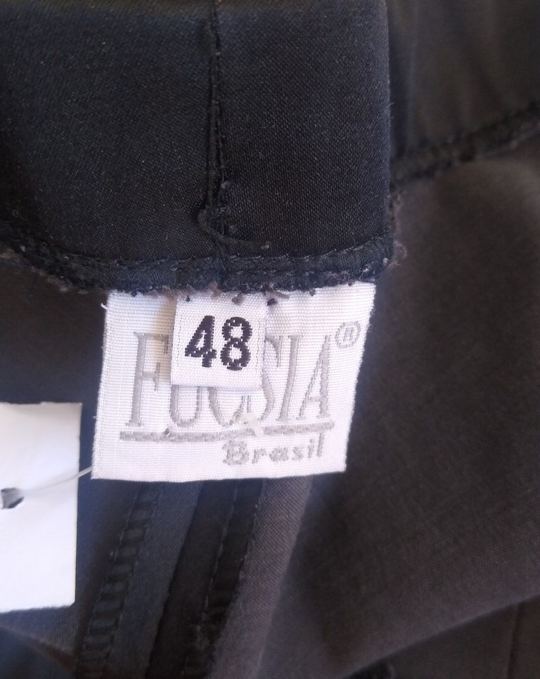 Thumbnail: Calça capri preta acetinada Fucsia - 48