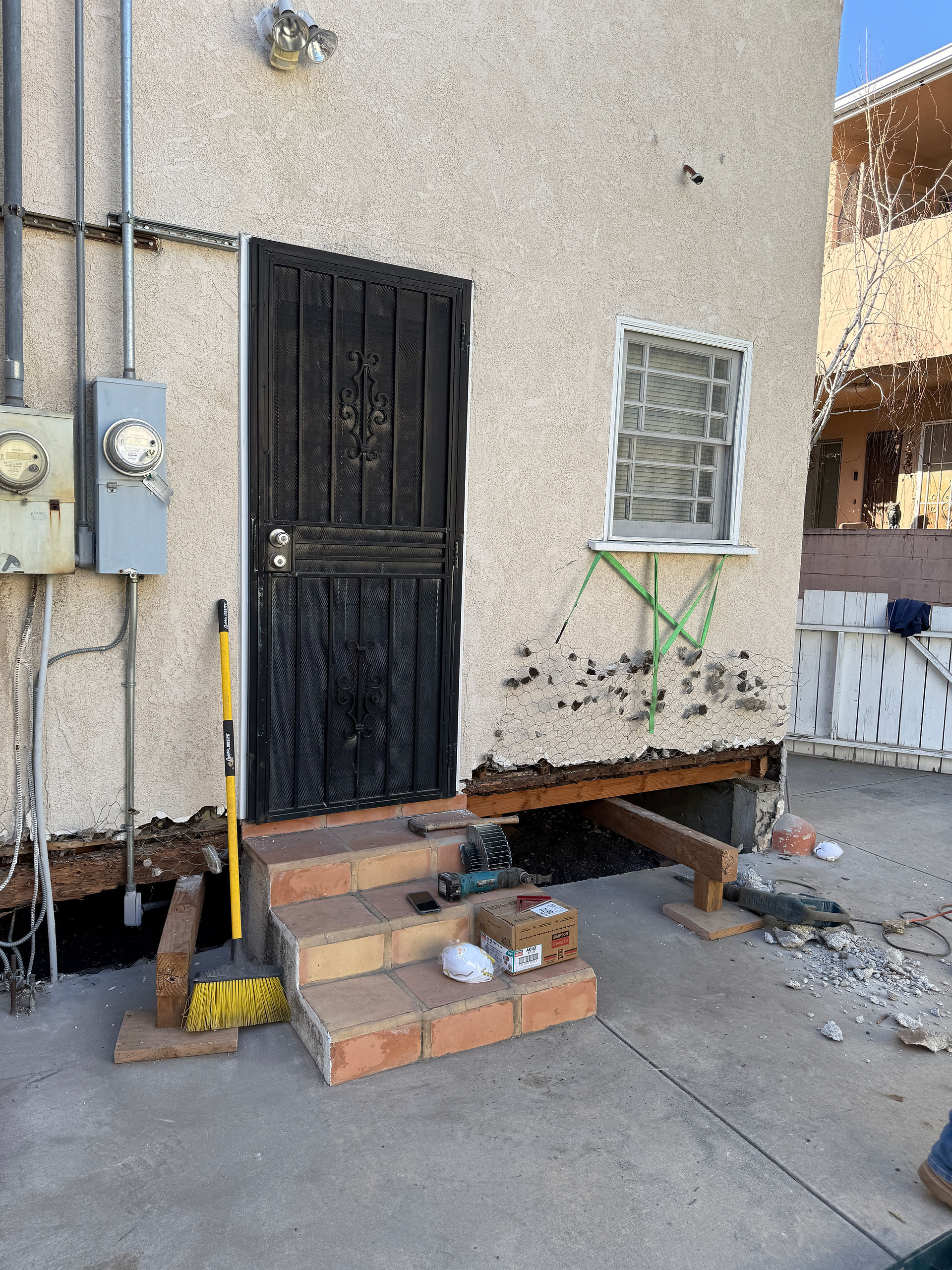 Sinai Construction, foundation, bolting and bracing, seismic activity, seismic retrofit, EBB, Los Angeles,