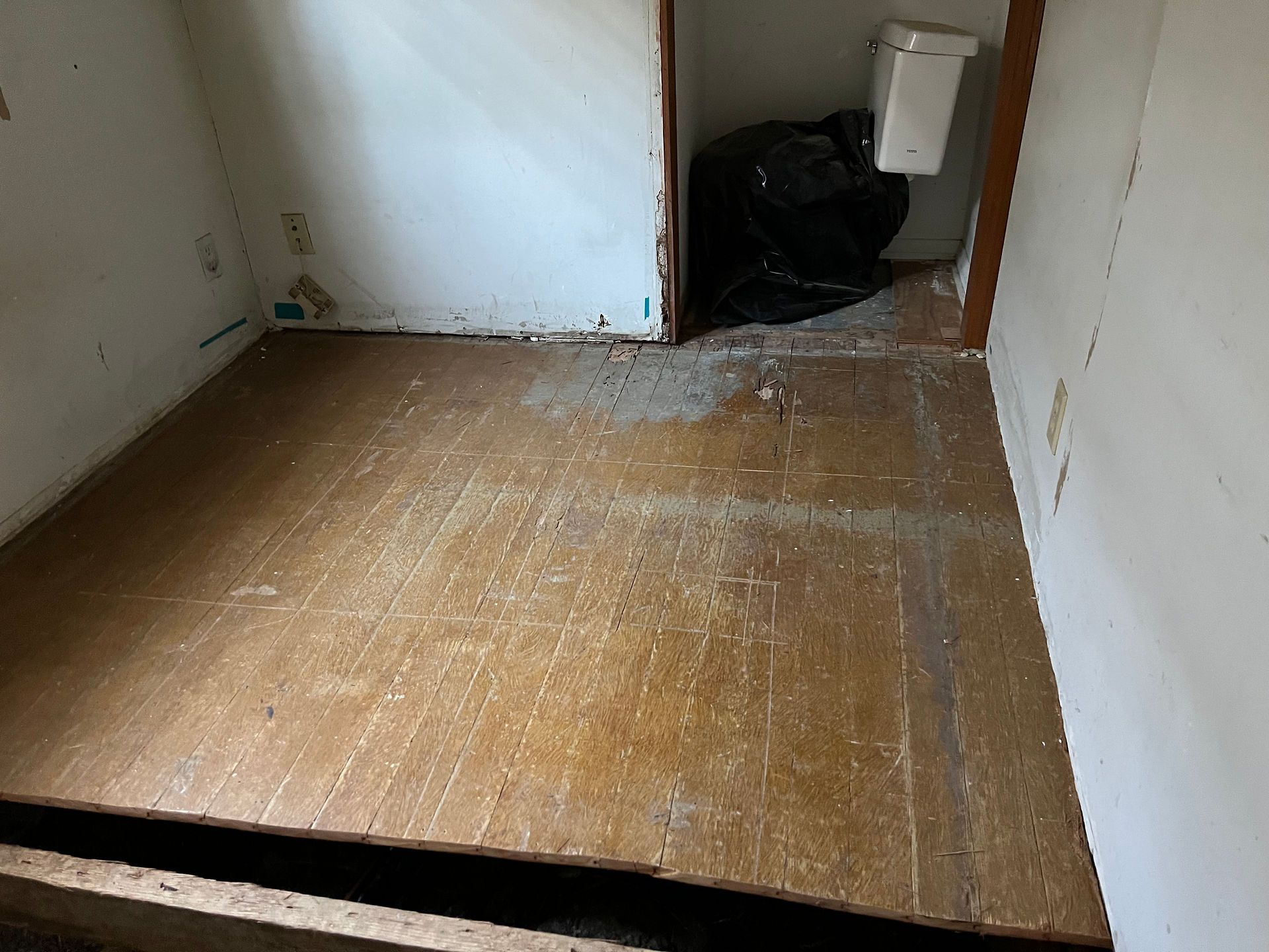 Old house sagging floors, leveling floors in old house, Foundation Repair, Foundation replace