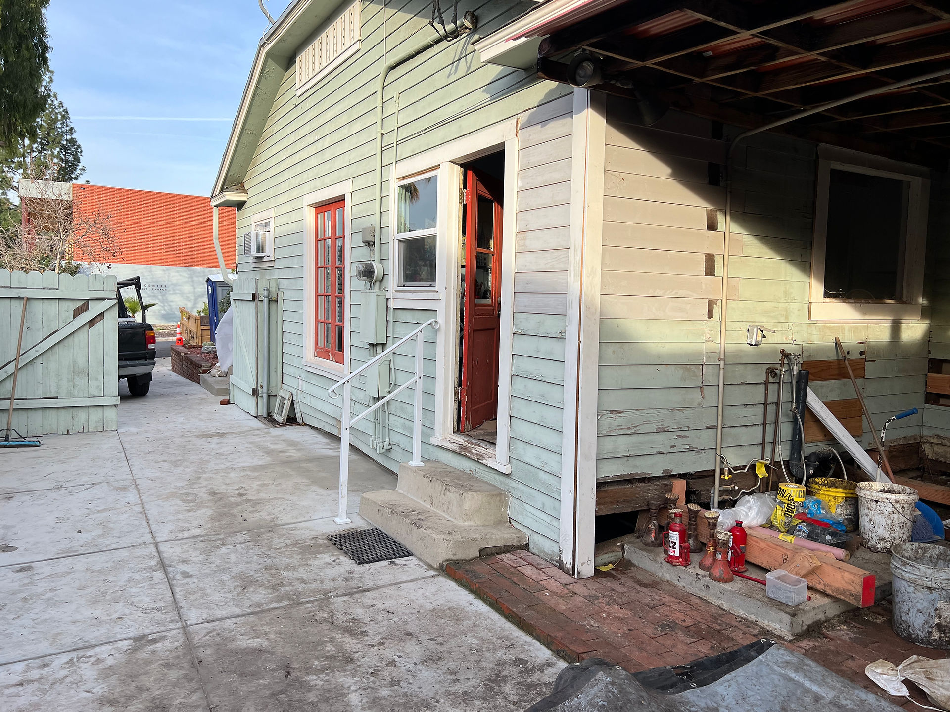 Old house sagging floors, leveling floors in old house, Foundation Repair, Foundation replace