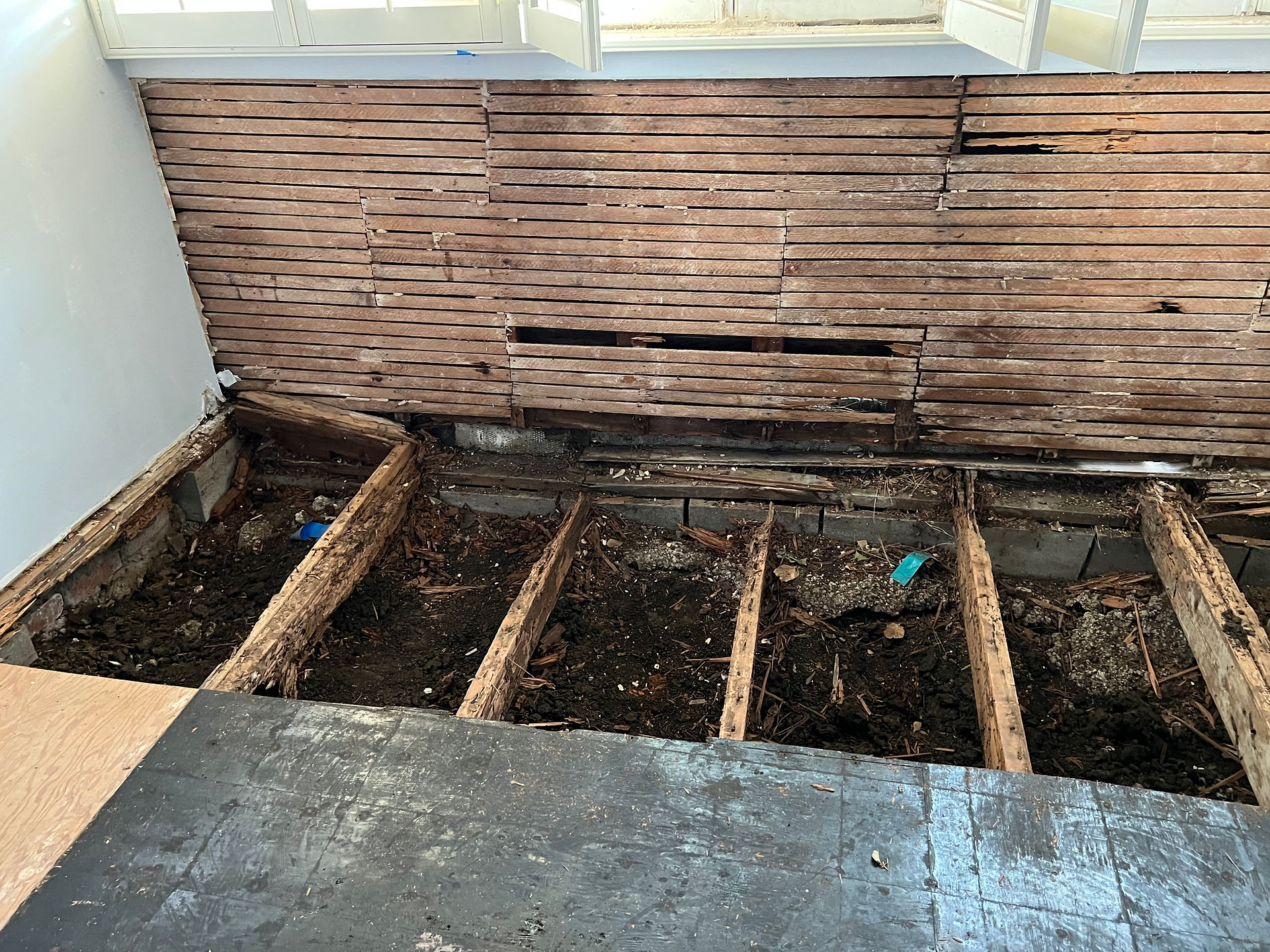 Old house sagging floors, leveling floors in old house, Foundation Repair, Foundation replace