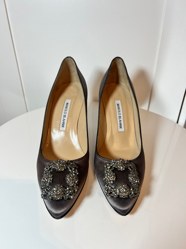 Manolo Blahnik Hangisi Size 39 1/2 | The Lost Wardrobe