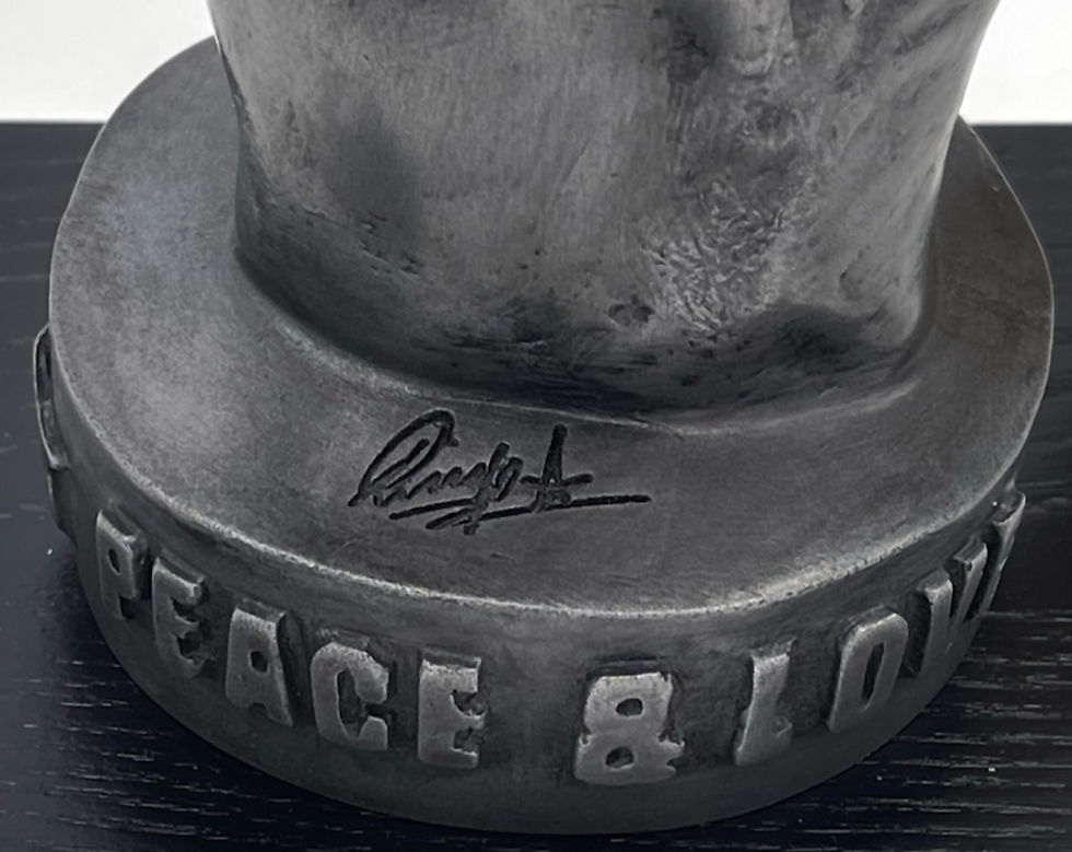 Miniatura: Peace and Love Statuette
