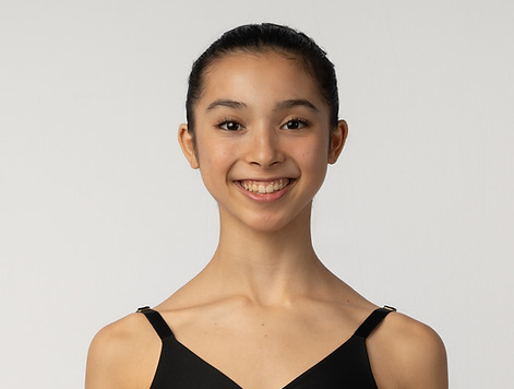STAULO_Mia_Headshot_2023.jpg