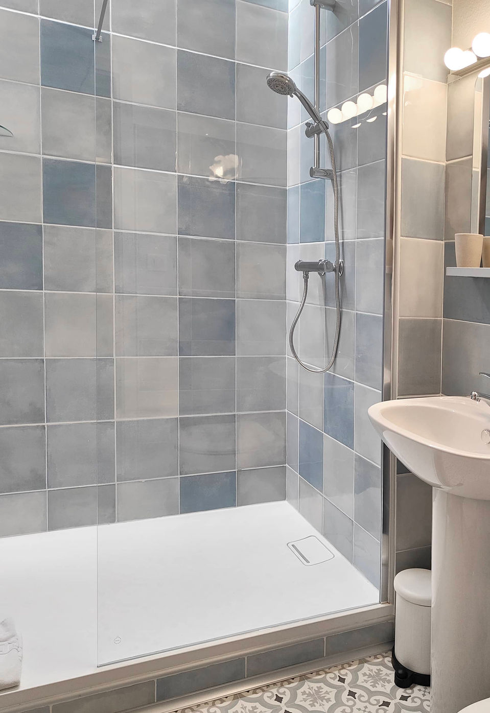 Les Rochers Room 3 bathroom