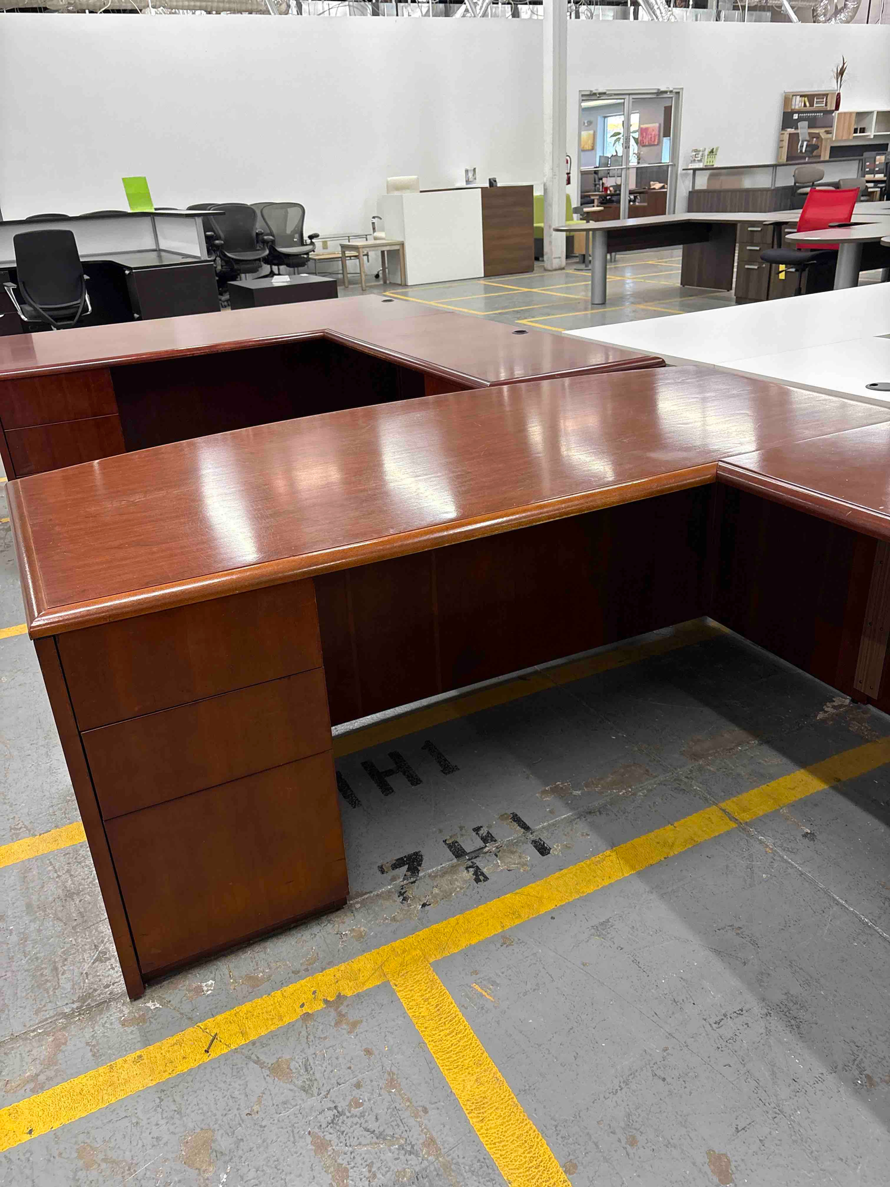 72 X80* RH DBL Ped Bow front *L" Shape desk
