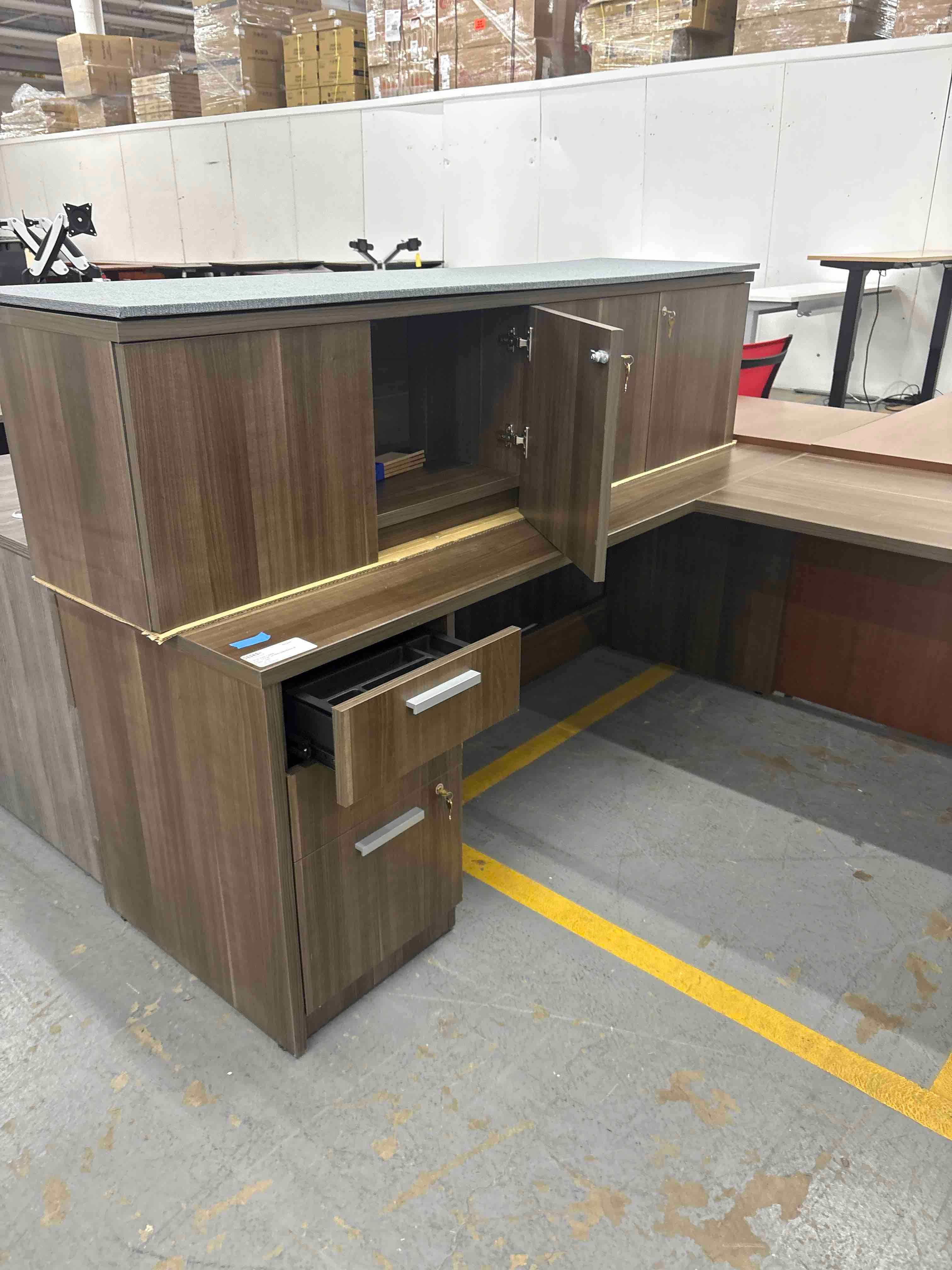 72"X24" RH PED CREDENZA W/ 72" WALL MOUNT STORAGE