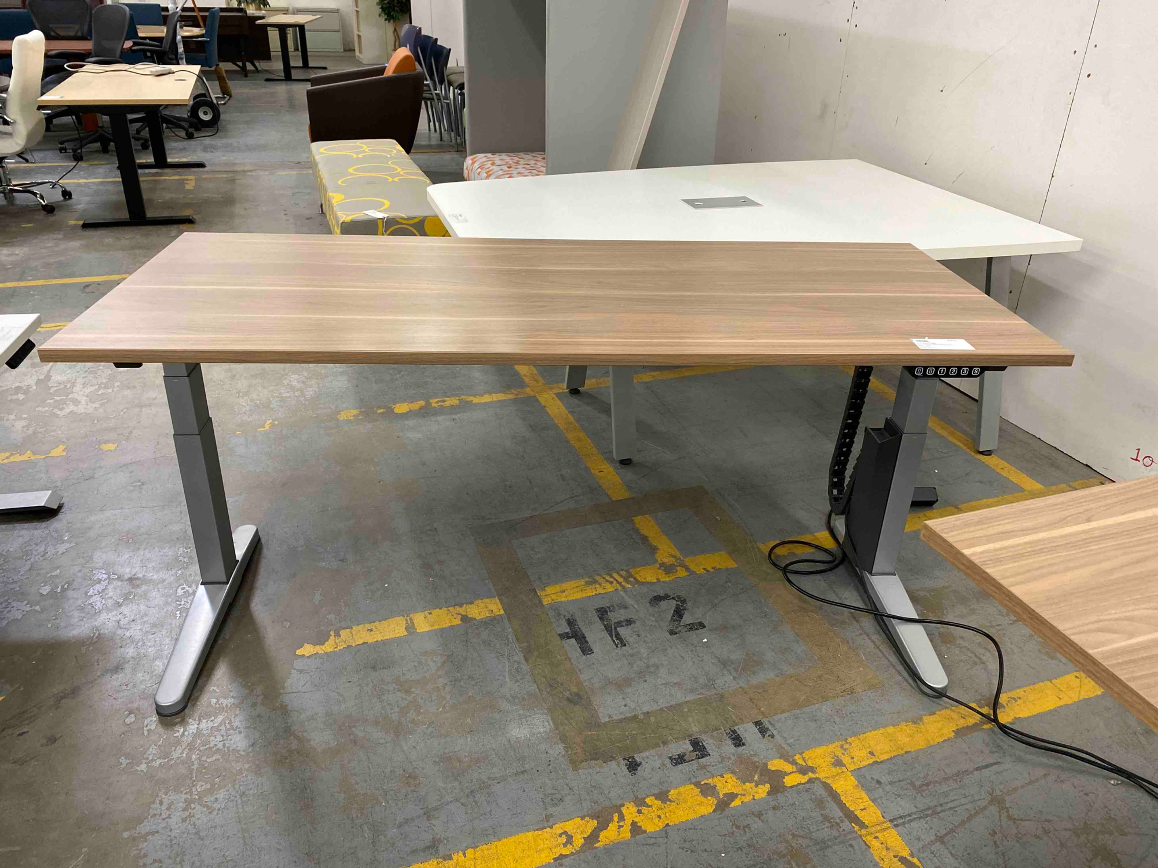 24"X72" STEELCASE H.A.T. / Chain wire management