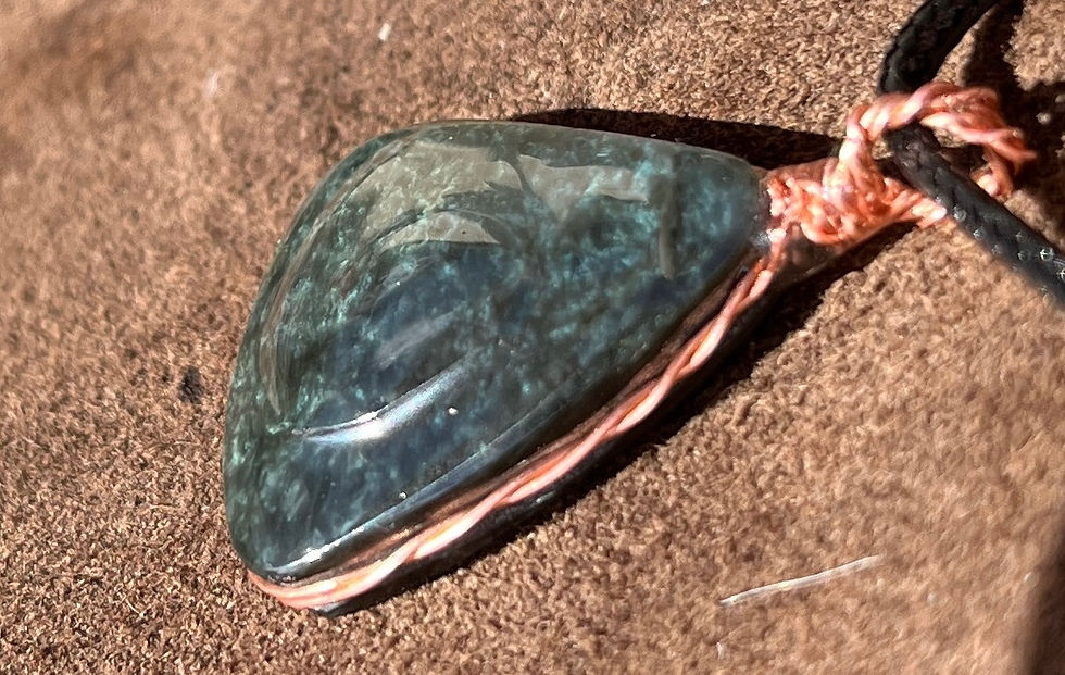 Miniaturbild: Huichol Manta Obsidian Anhänger "Mantogochol" aus Mexiko