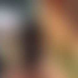 Frau die zwei Bauarbeiter filmt.