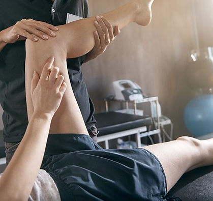 Physiotherapist-helping-a-patient-with-a