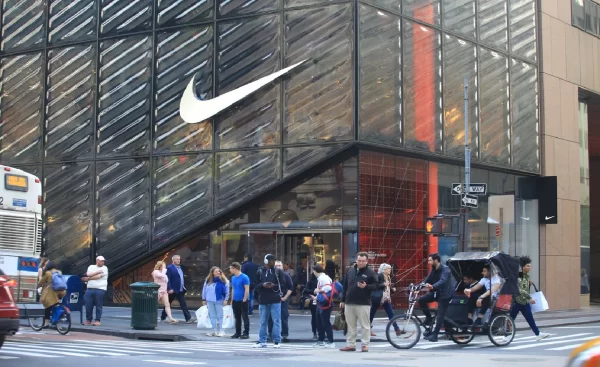 Nike, DSW ve Zappos'tan Ayrıldı