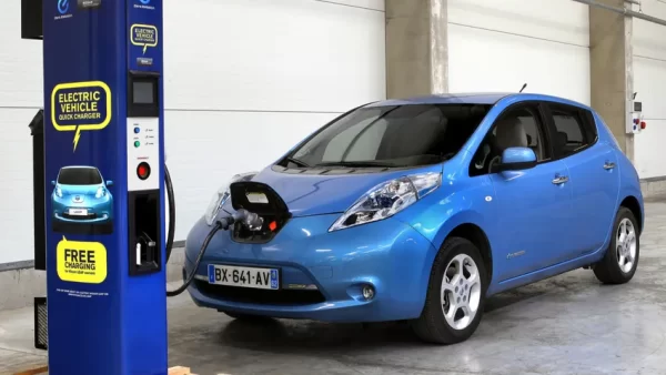 Nissan elektrikli araç