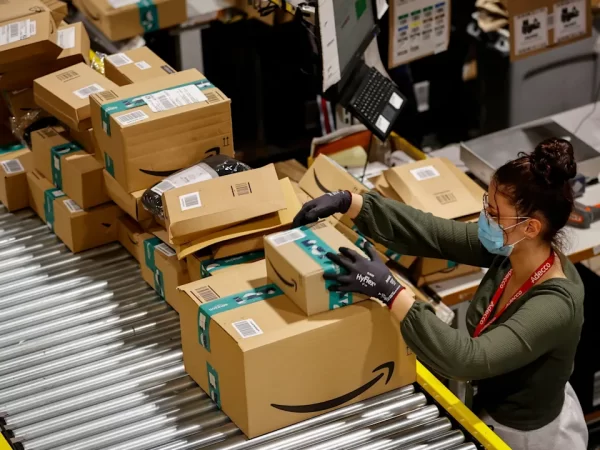 Amazon Çoğu Pozisyon için Ücret Artırışına Gitti