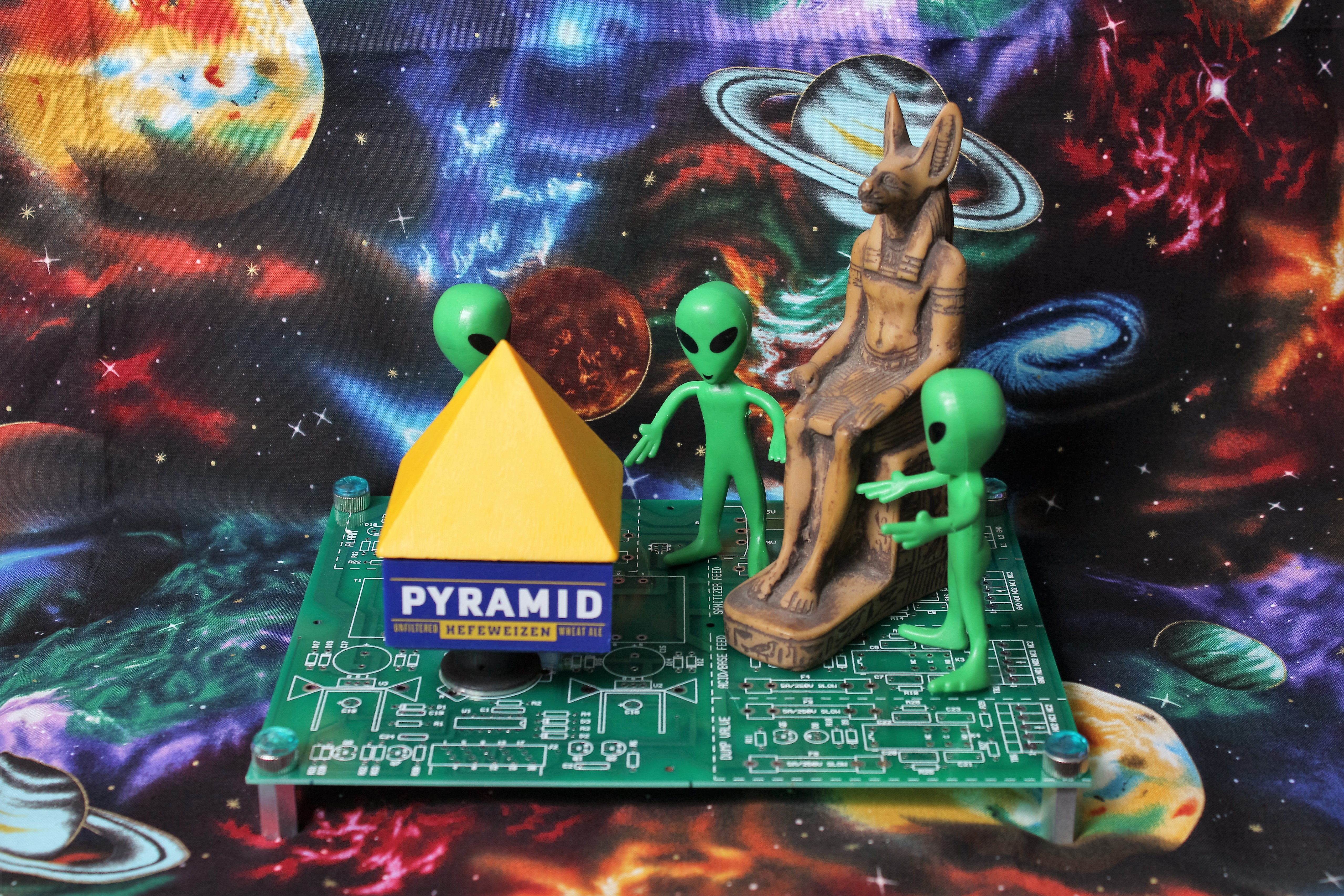 94 Pyramid Builders