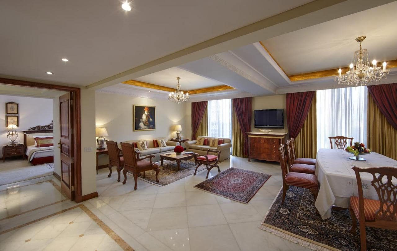 The presidential suite is their best suite that comes with a pool view and club lounge access. The suite has a dining room, living room and a bedroom with a regal queen-sized bed. The double room is also soundproof, with a seating area, mini-bar, Flat-screen TV and a wakeup service as well.