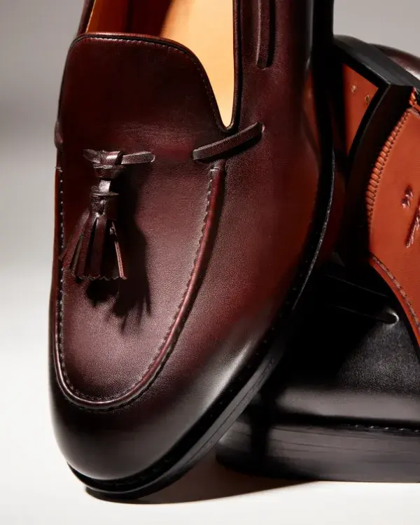 The one name of timeless elegance and unparalleled craftsmanship is Dune London. It is a 30 year old heritage brand known for its luxury footwear. It offers a diverse design that provides style, comfort and sophistication. They have everything you need from classic pumps to contemporary sneakers.
