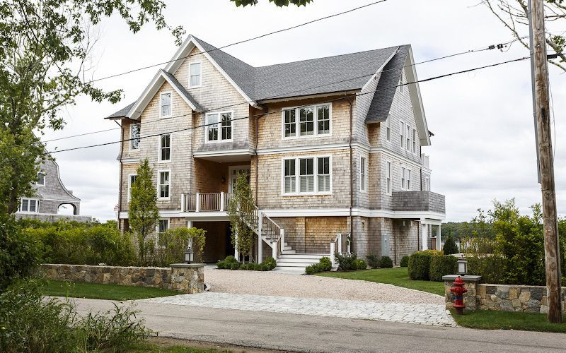 Where's Rhode Island Luxury Villa - Sunset Cove has spacious accommodations, luxurious furnishings, and stunning river views, along with luxurious housing facilities to offer.