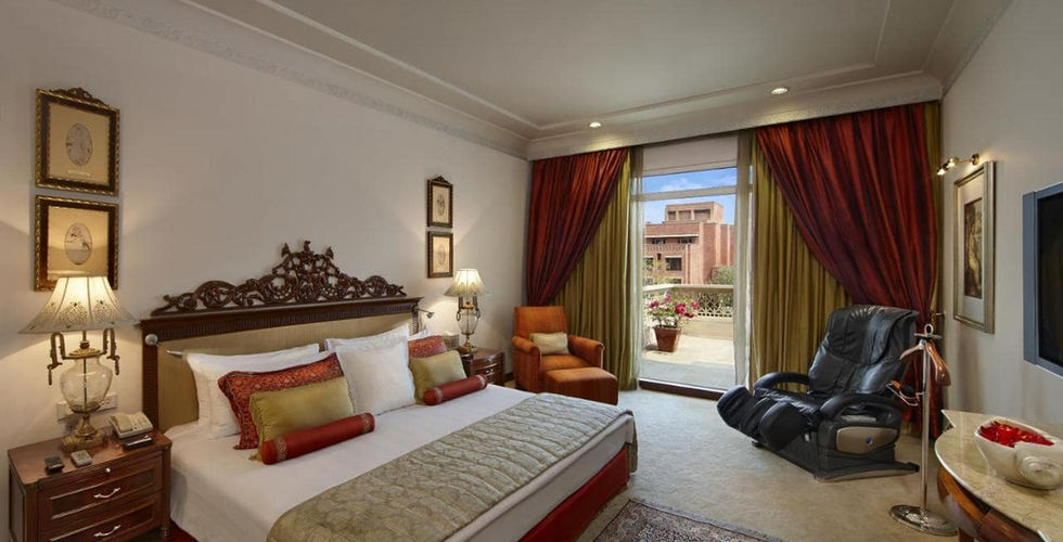 ITC Rajputana Jaipur, a luxury collection hotel, offers a range of rooms and suites to choose from, each offering a unique blend of traditional Rajasthani elegance and modern luxury.