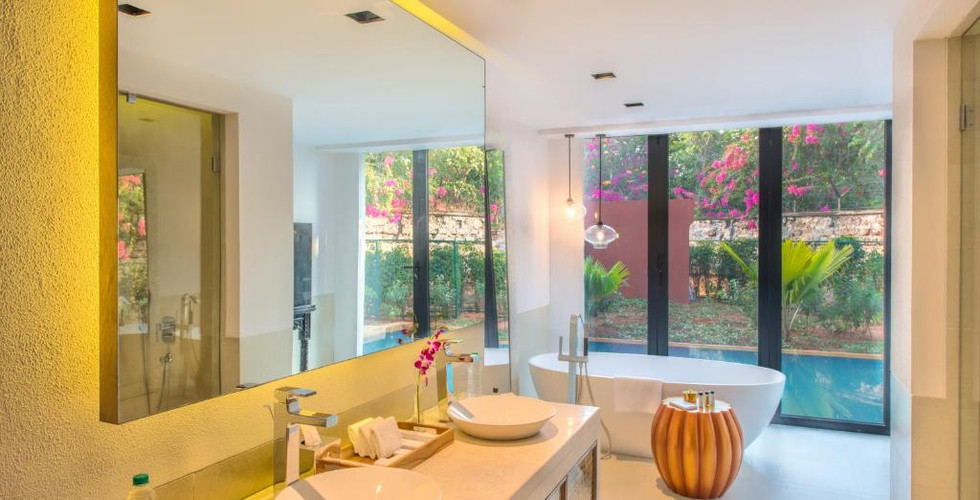Five Star Hotels At Goa - Suite Bathroom At Azaya Beach Resort