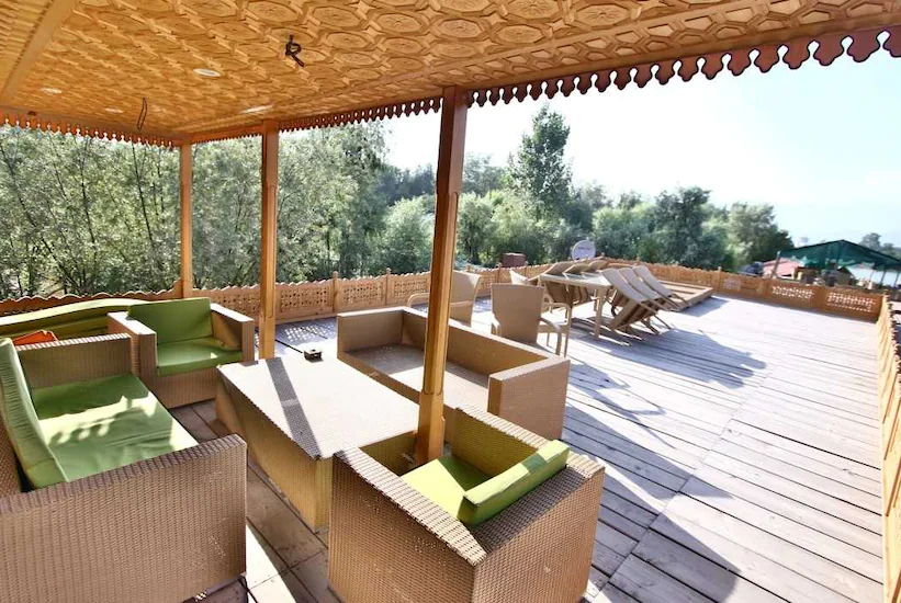 Luxury Houseboats In Kashmir - Open Area