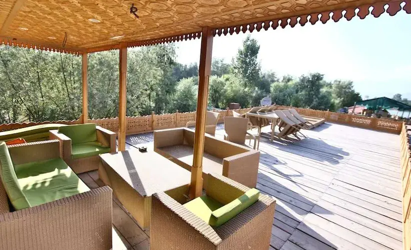 Luxury Houseboats In Kashmir - Open Area