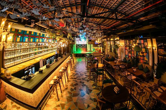 The place offers a wide range of food options such as Indian, Italian, Lebanese, Continental, and Asian cuisine. And how can we miss desserts and cocktails – the best to try at this place.