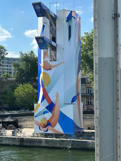 Création monumentale pour la tour du Cliff diving Redbull Paris