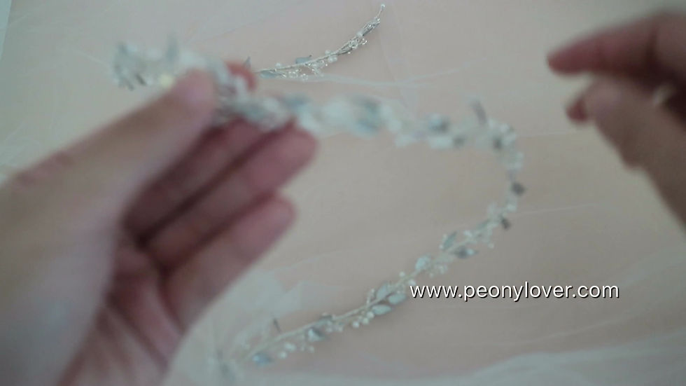 Thumbnail: CLAIRE | Delicate Minimalist Hair Vine