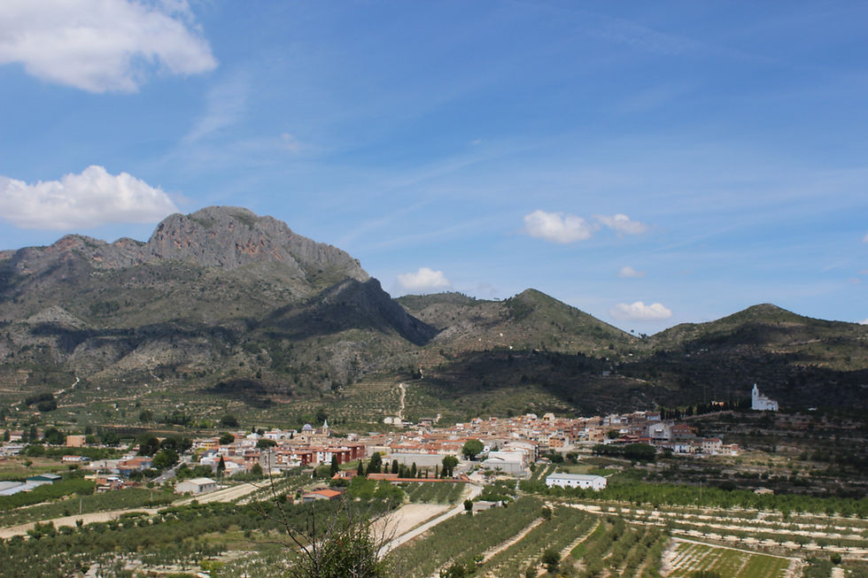 Beniarres y la peña Benicadell