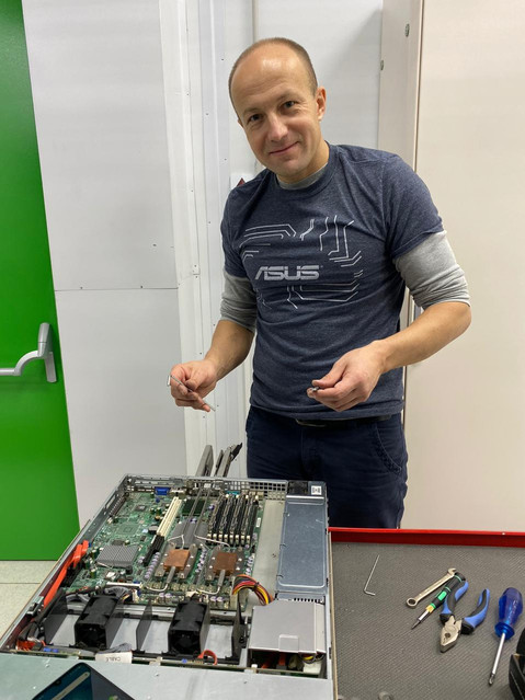 Модернизировали серверную стойку в DataPro. Теперь она еще удобнее!