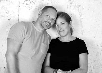 Porträt eines Paares im Studio in schwarzweiß