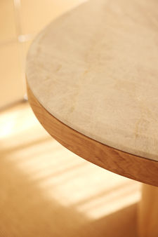 Detalle mesa mármol.