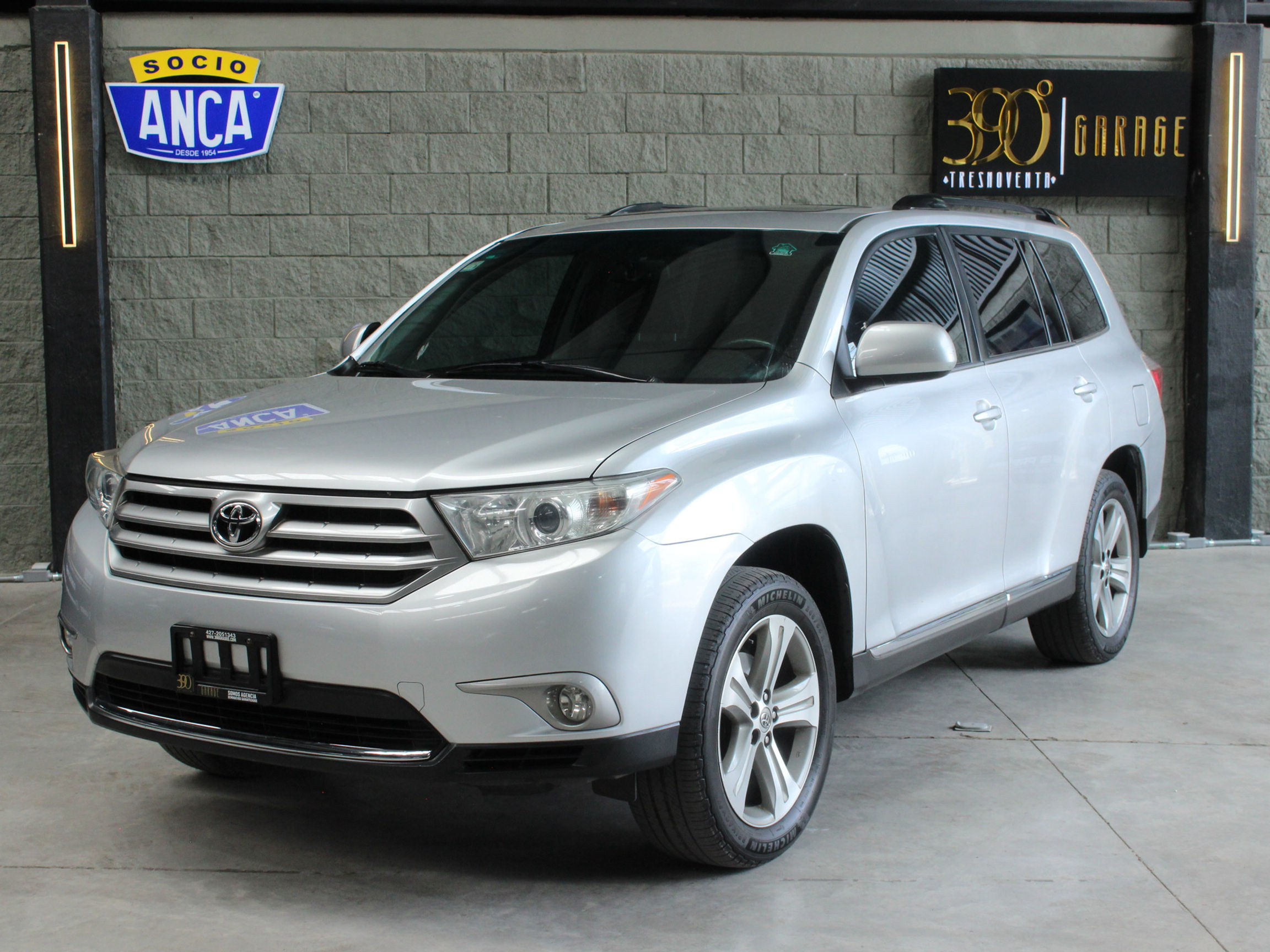 TOYOTA HIGHLANDER PREMIUM