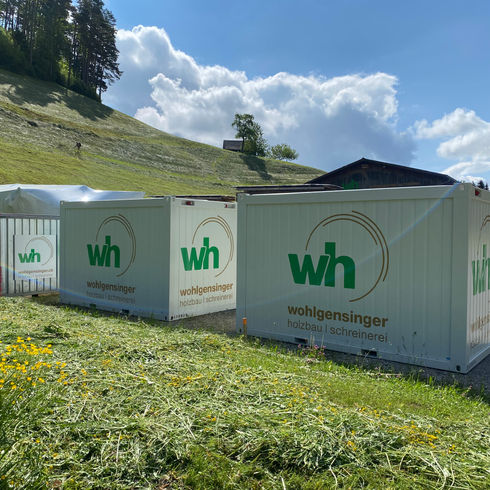 Mannschaftskontainer der Firma Wohlgensinger Holzbau AG