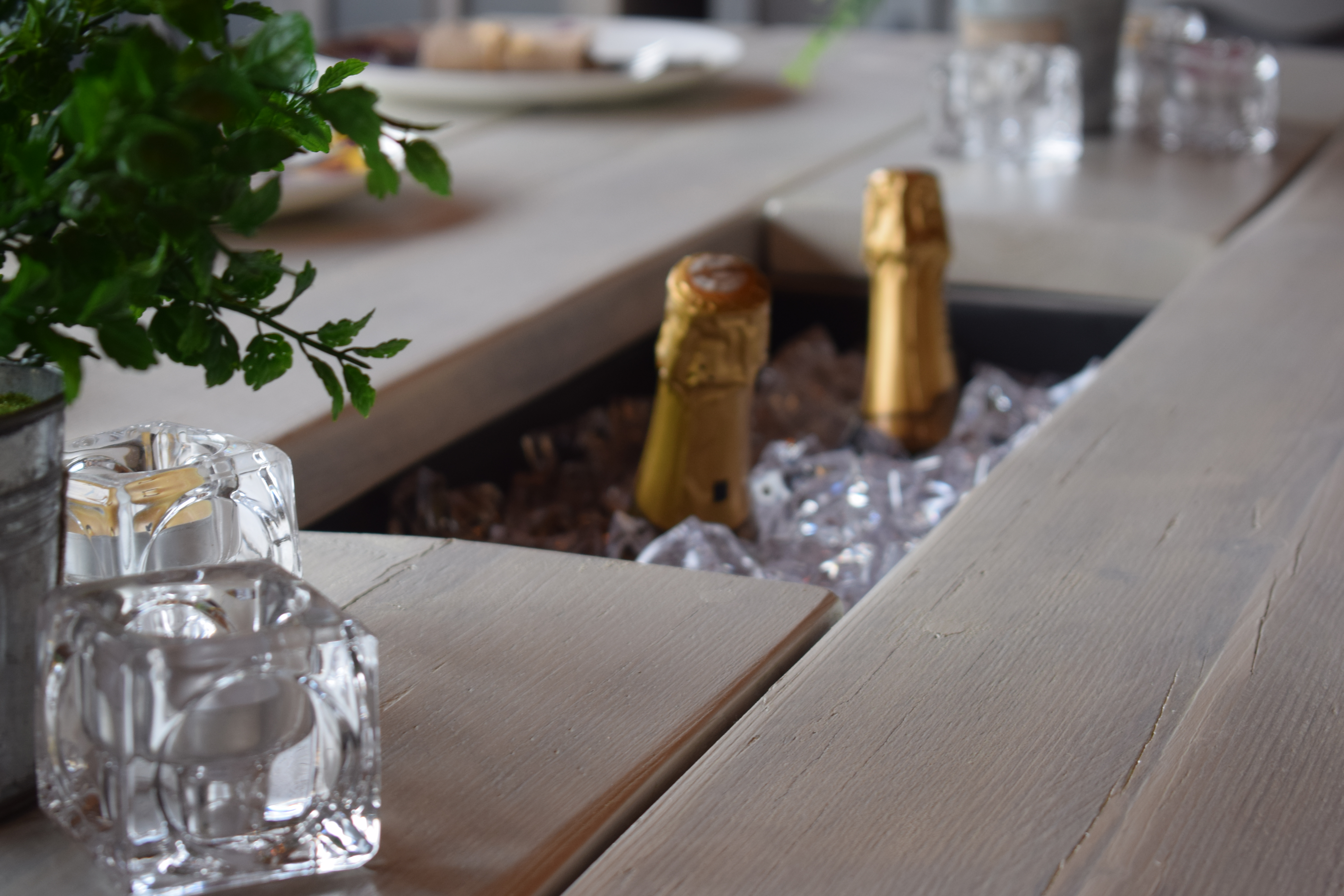 White Prosecco Dining Table