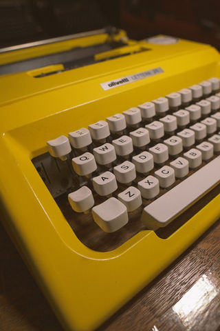 1975 Olivetti Lettera 25