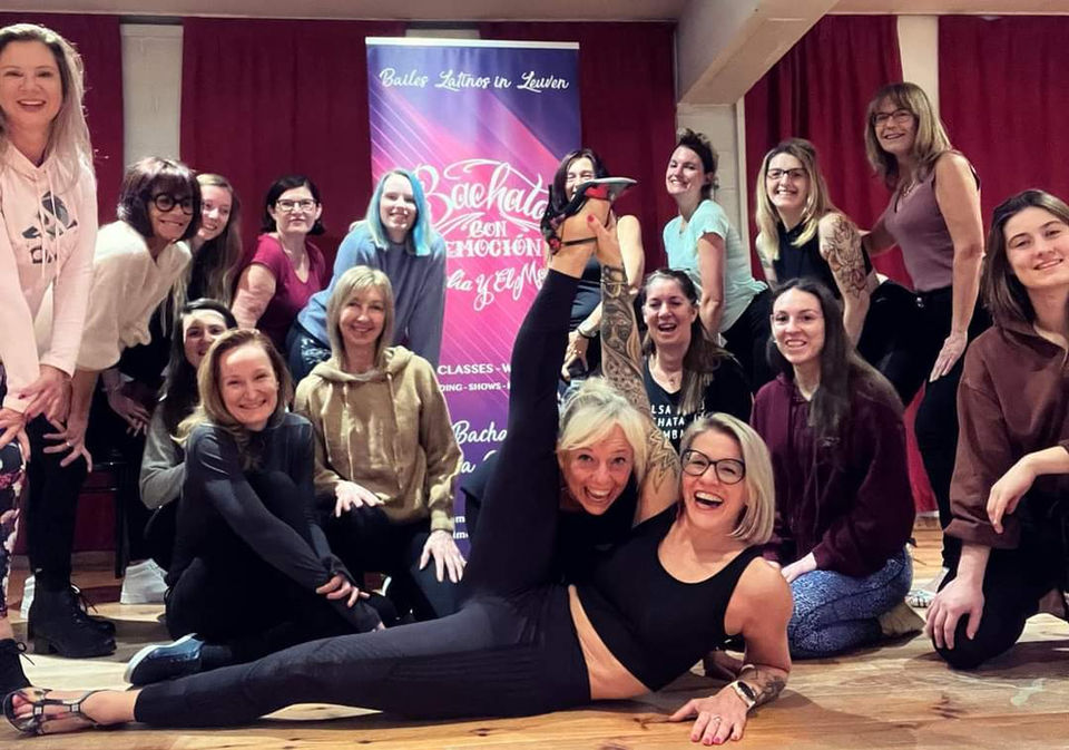 Women's Bachata dance class, "Bachata con Emoción"