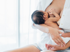 Qual é o risco de cessar a amamentação de bebês prematuros?