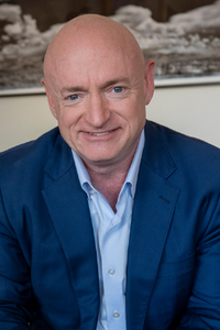Official portrait of Sen. Mark Kelly (D-AZ)