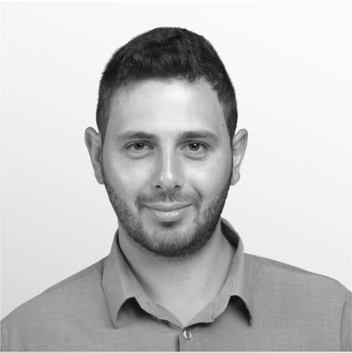 Avidor Bartov_sqGradBGAsset 2.png