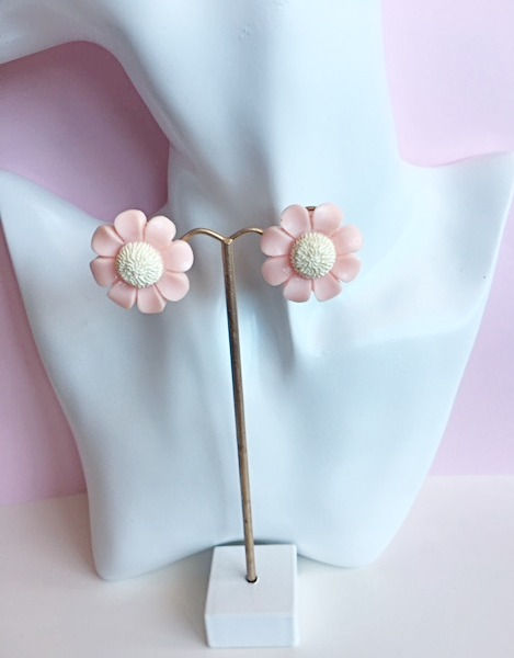 Thumbnail: Cute Vintage Pink Daisy Earrings- Clip On