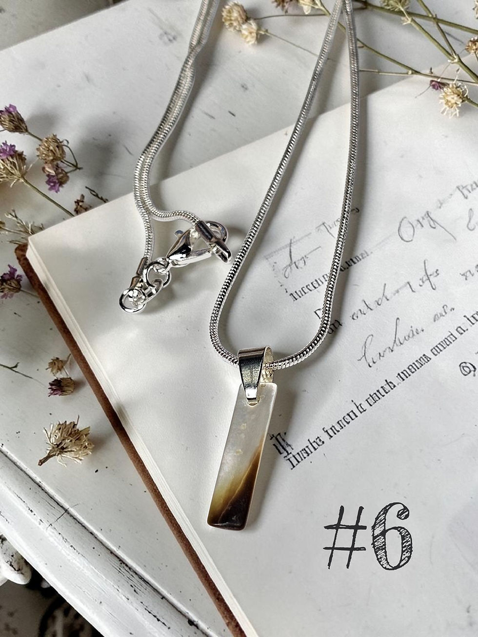 Thumbnail: Elegant natural shell pendant